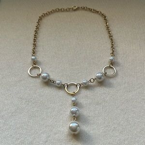 Elegant Gold and Pearl Necklace
